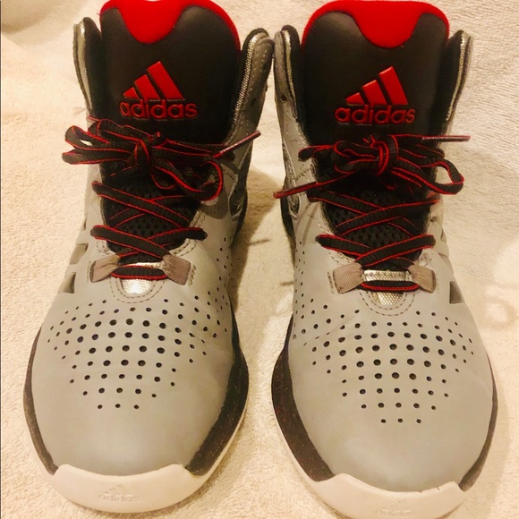 Basketball shoes - Picture 2 of 5